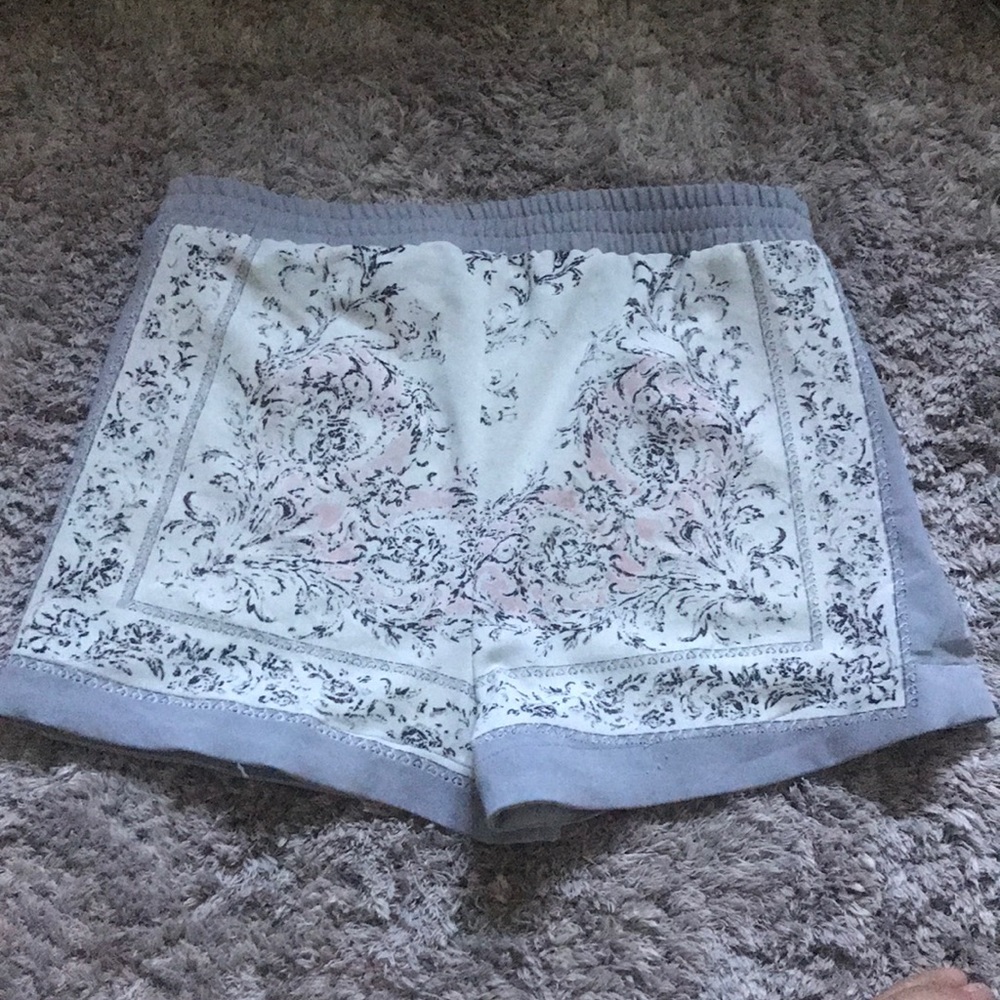 Patterned shorts - Picture 2 of 3